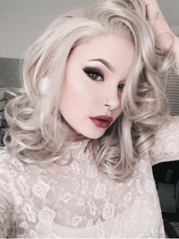 Short Cool Silver Grey Wavy Synthetic Lace Front Wig - FashionLoveHunter